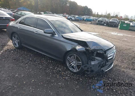 2017 Mercedes-Benz E 300 4Matic z USA, uszkodzony, nr VIN WDDZF4KB5HA110176